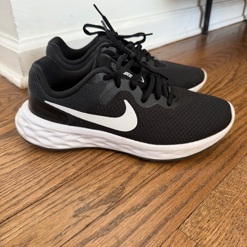 Nike women’s size 7.5 in excellent condition